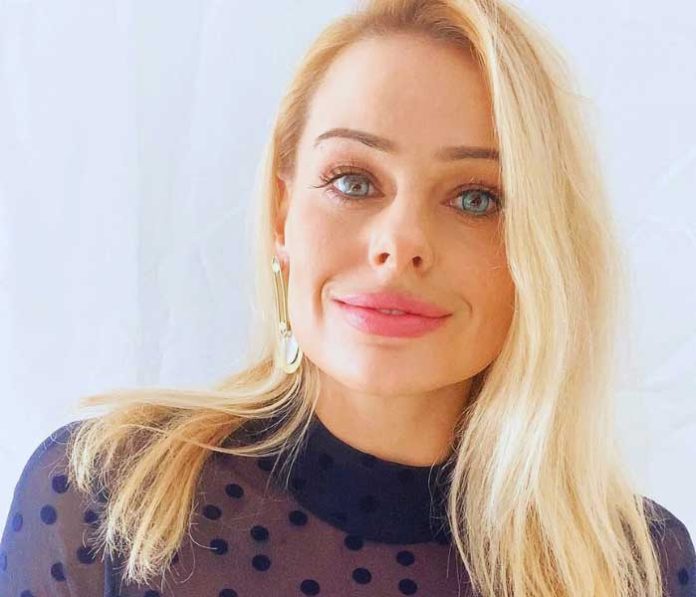 Margot Robbie Teeth