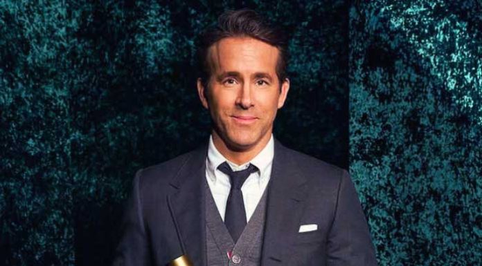 Ryan Reynolds Glasses Look +22 More Cool Details Ryan Reynolds Glasses